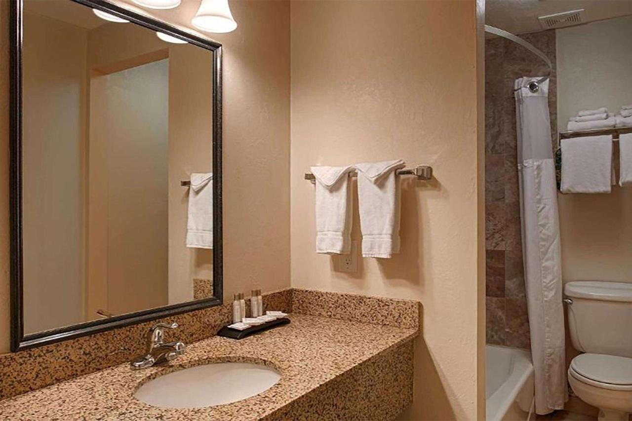 Baymont By Wyndham Durango Motel Bagian luar foto