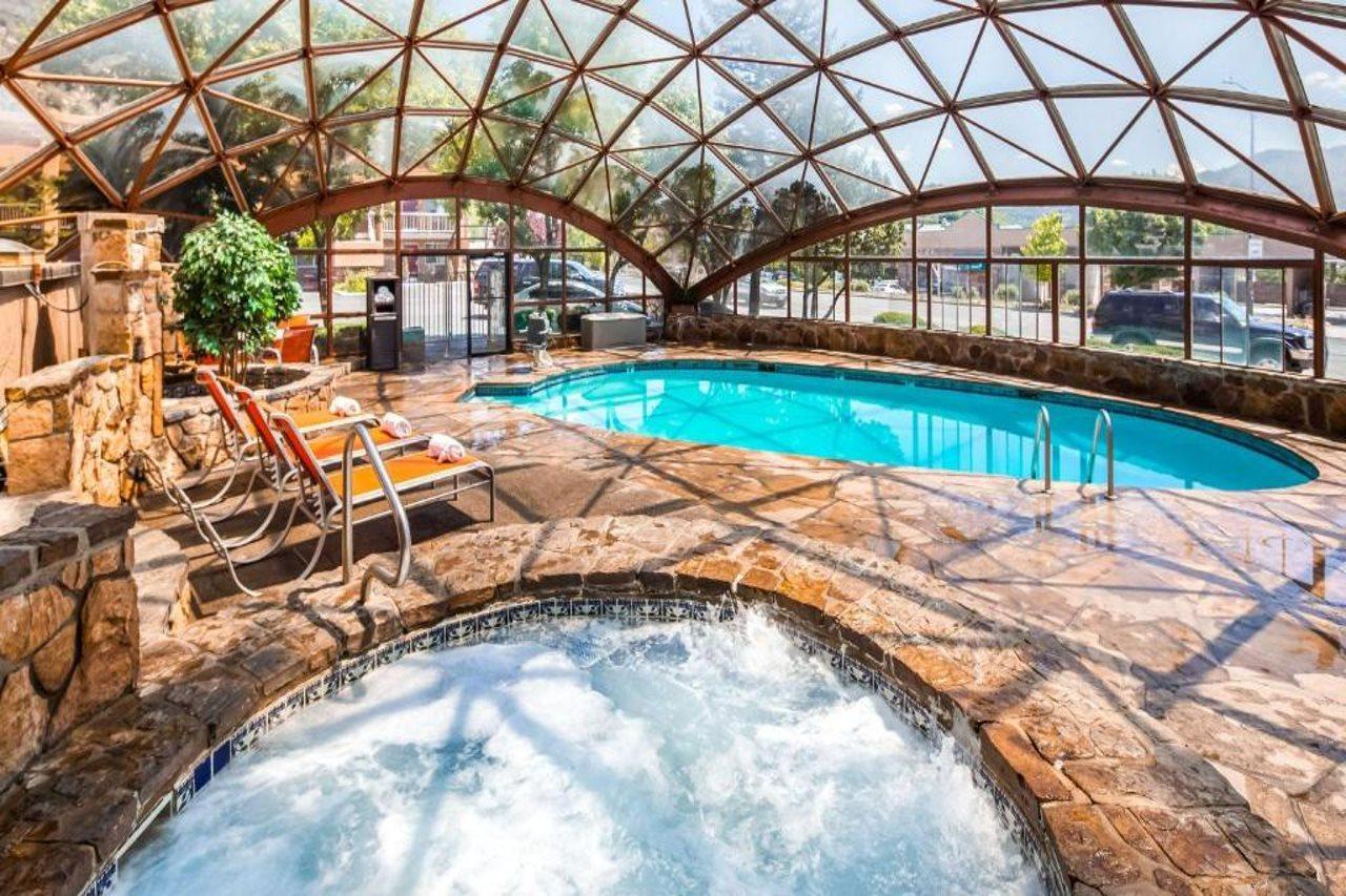 Baymont By Wyndham Durango Motel Bagian luar foto